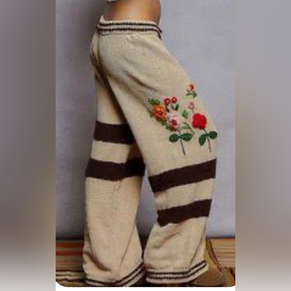 POL Floral Knit Women's Sweater joggers